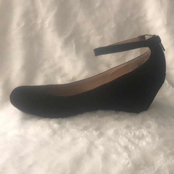 Shoes - Picture 2 of 3